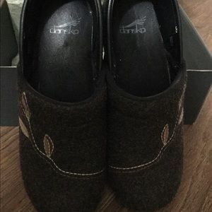 Dansko Brown Felt Floral -37